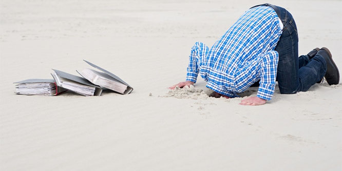 What are the signs of a dying retail business?