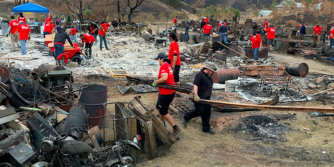How should big box chain retailers deal with disaster response?