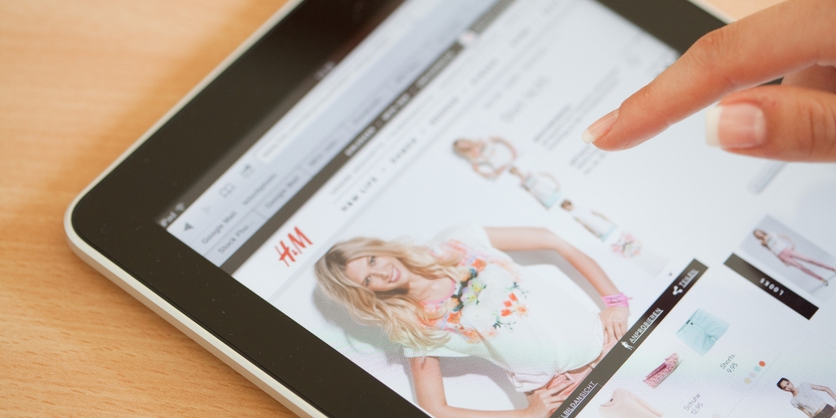 Image of a tablet with a shift from H&M on it