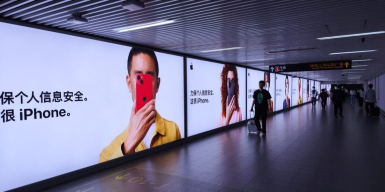 Apple iPhone 15 Pro Max Targets Asia as the Global Smartphone Market Declines